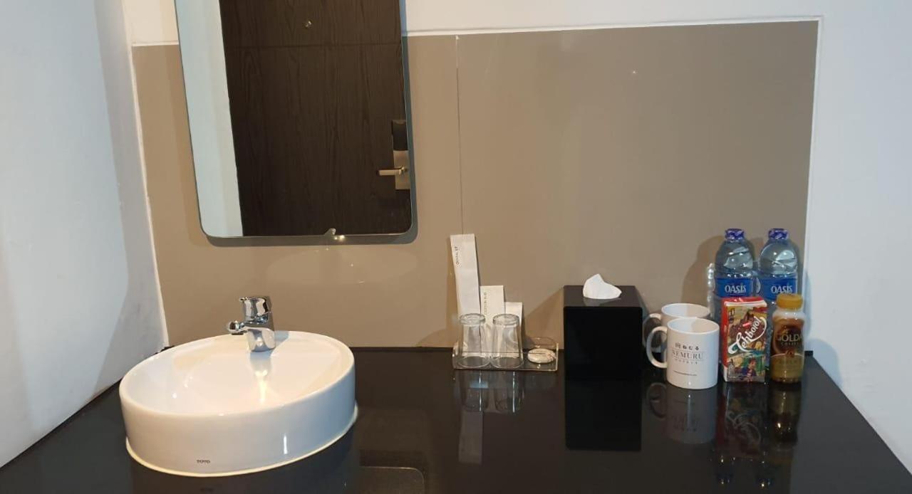 Nemuru Hotel Ciputat Pondokcabe Hilir Екстер'єр фото